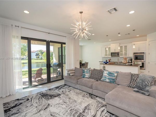 11824 SW 13th Ct, Pembroke Pines, FL 33025