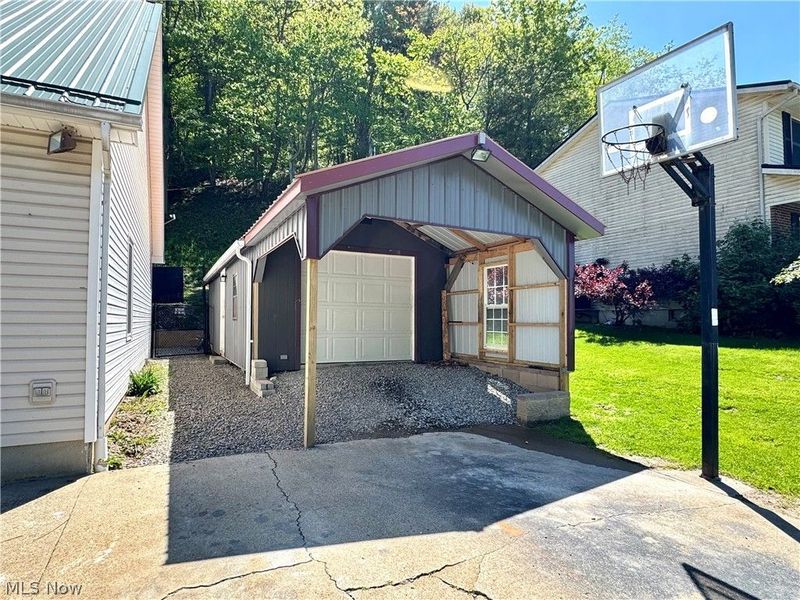 828 Green Drive, Coshocton, OH 43812 Photo 2