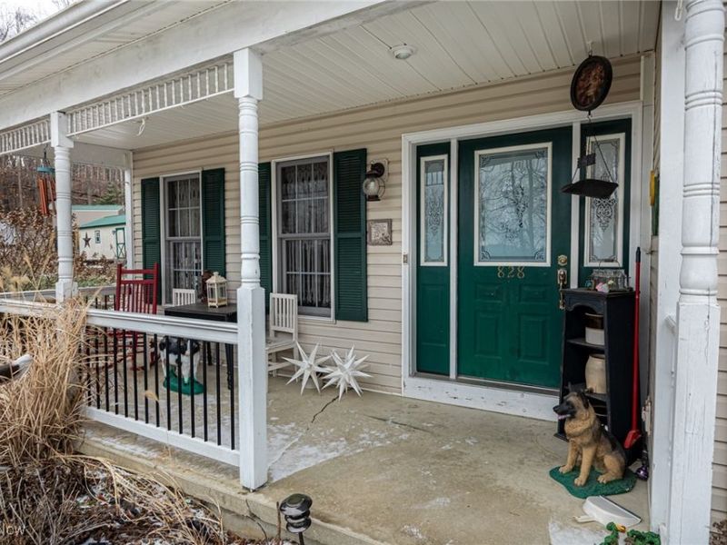 828 Green Drive, Coshocton, OH 43812 Photo 3