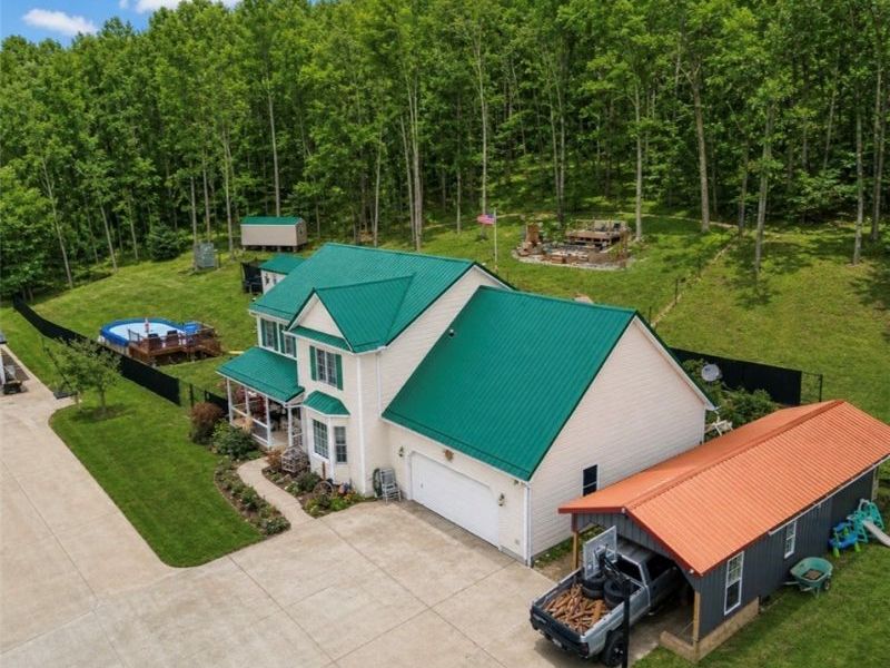 828 Green Drive, Coshocton, OH 43812 Photo 4