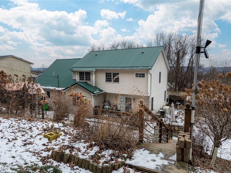 828 Green Drive, Coshocton, OH 43812 Photo 5