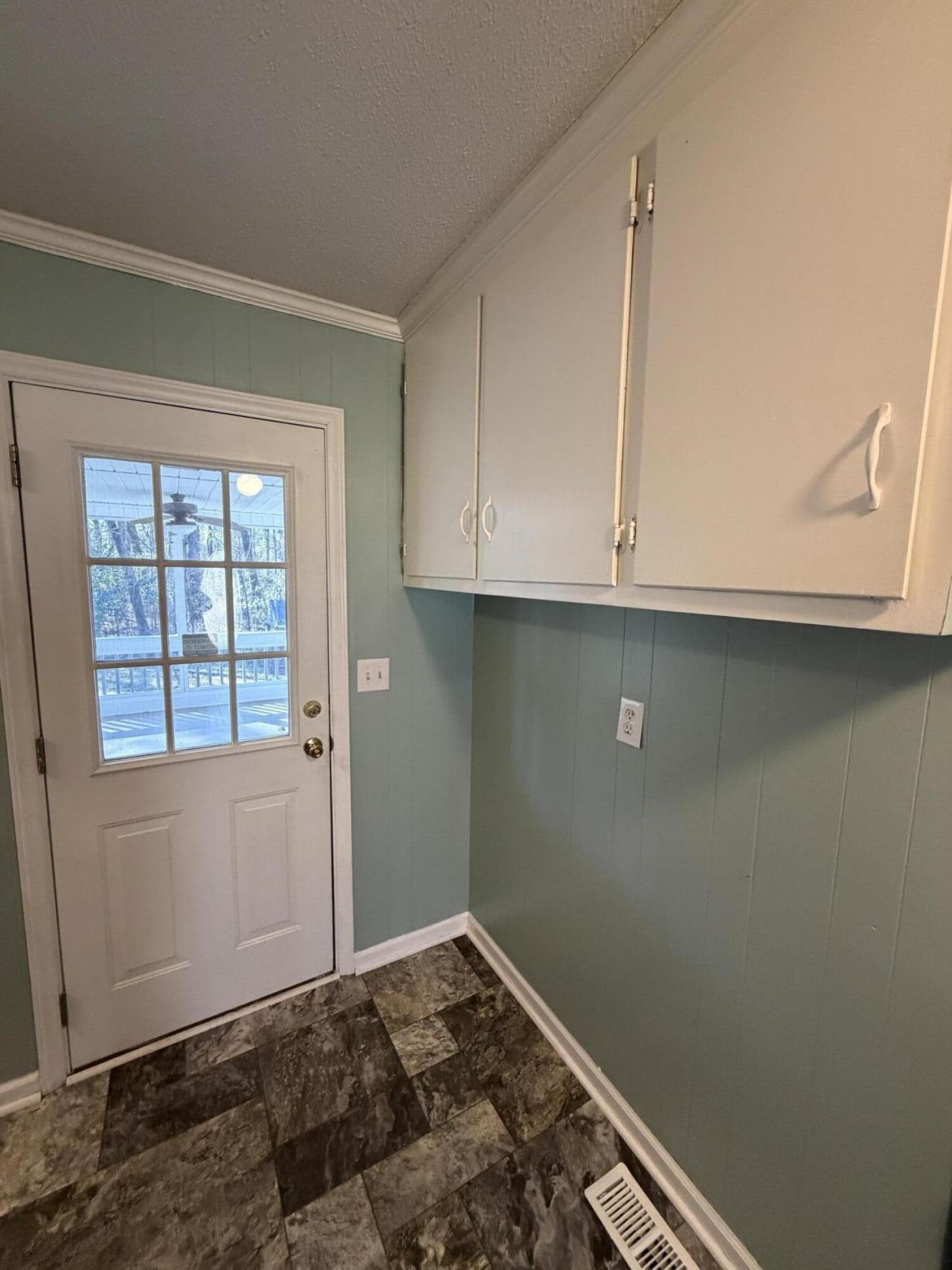 1510 Hudson Road Photo 7