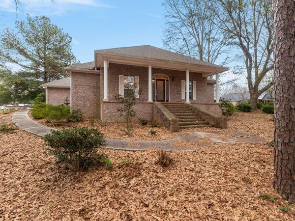 32 Le Grande, Hattiesburg, MS 39402