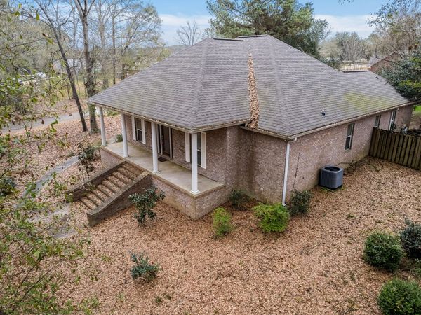 32 Le Grande, Hattiesburg, MS 39402