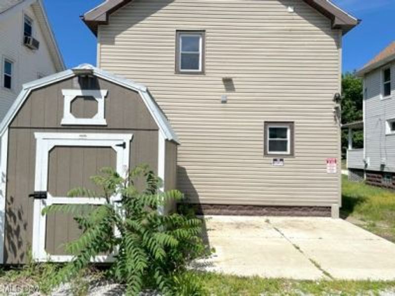 1113 Laurel Avenue, Akron, OH 44307 Photo 2