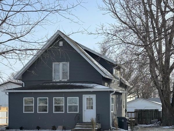 203 E Dakota, George, IA 51237