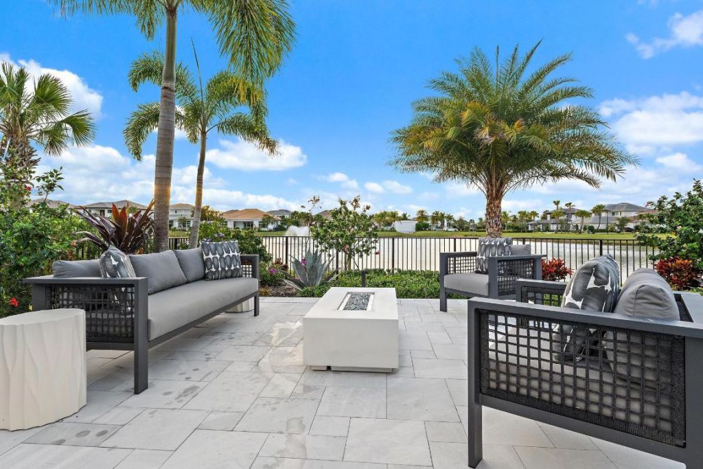 9243 Coral Isles Circle, Palm Beach Gardens, FL 33412 Photo