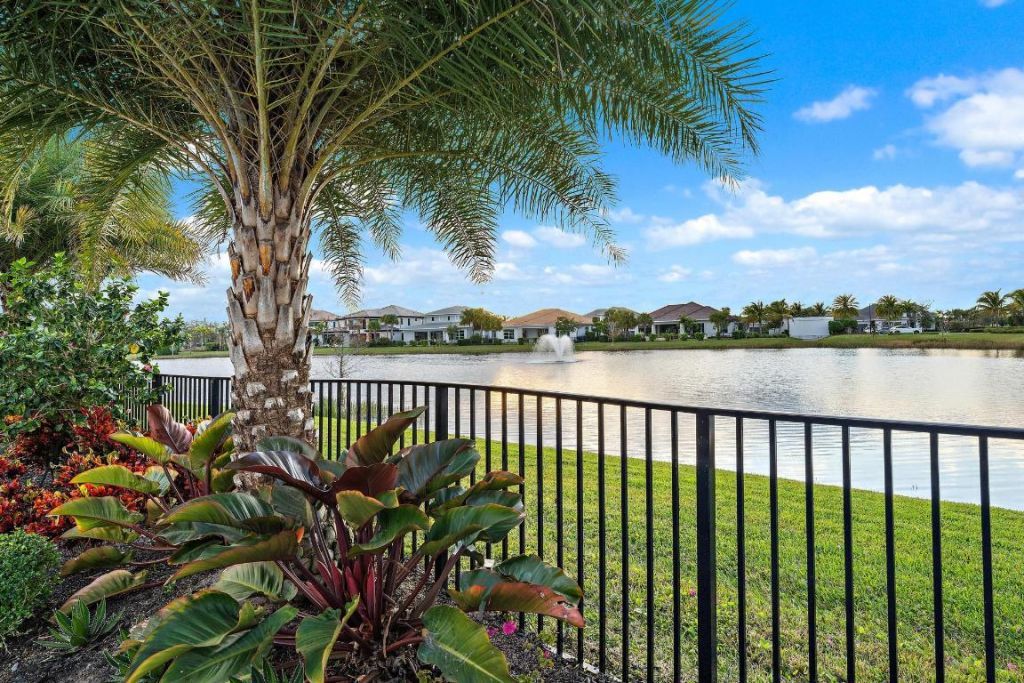 9243 Coral Isles Circle, Palm Beach Gardens, FL 33412 Photo