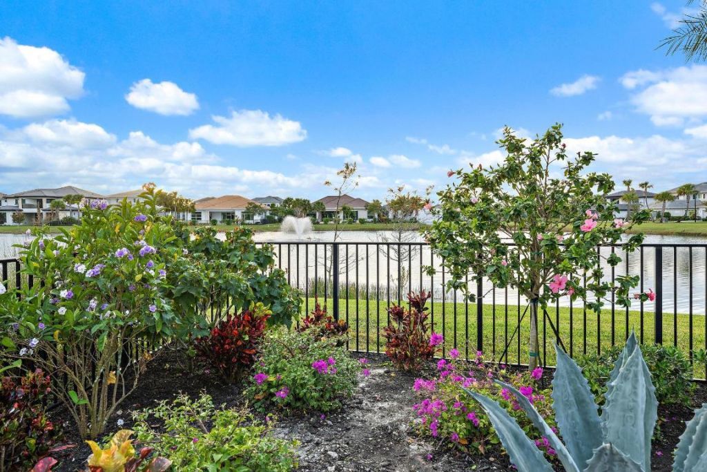 9243 Coral Isles Circle, Palm Beach Gardens, FL 33412 Photo