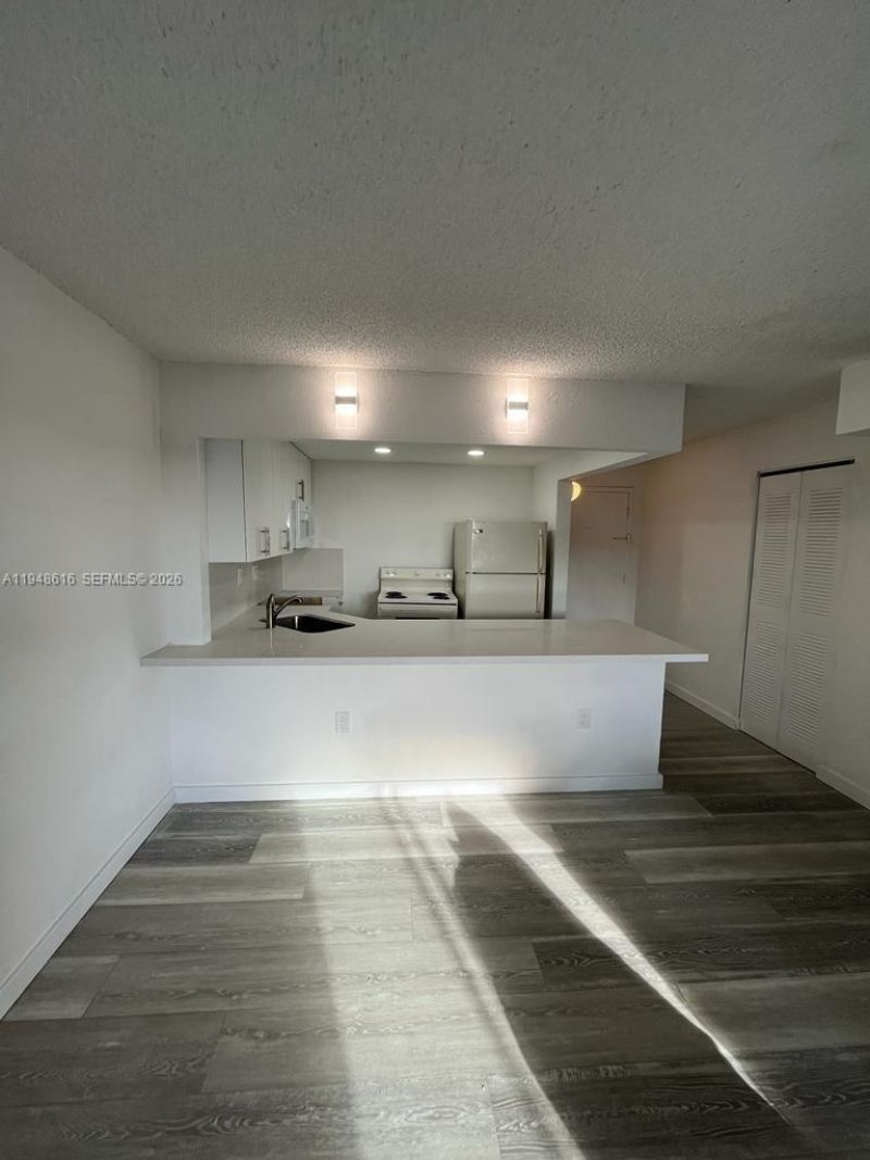 4550 NW 9th St , Unit 801E, Miami, FL 33126 Photo