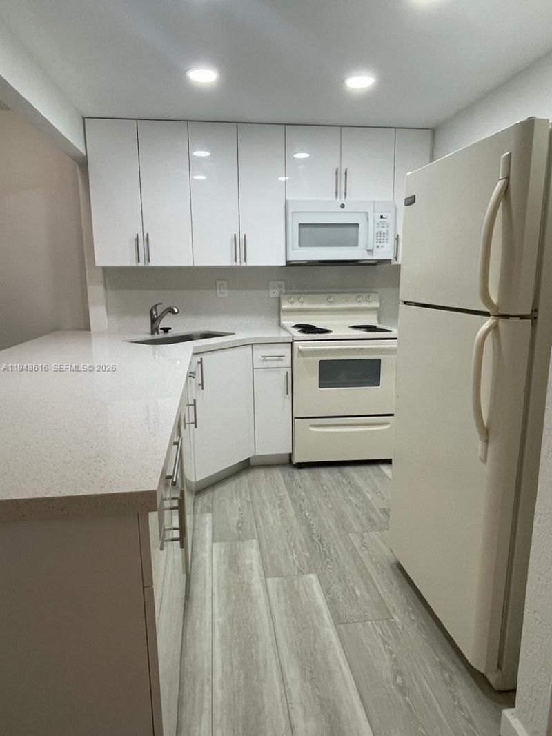4550 NW 9th St , Unit 801E, Miami, FL 33126 Photo