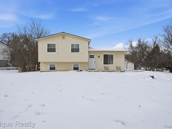 2191 Stonesthrow Drive, Oregon Twp, MI 48446