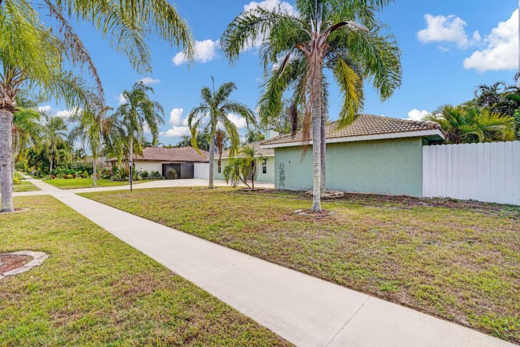 1826 SE Greendon Avenue, Port Saint Lucie, FL 34953 Photo