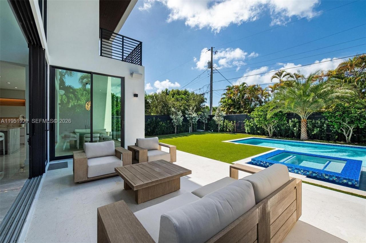 340 SW 20th Road, Miami, FL 33129 Photo