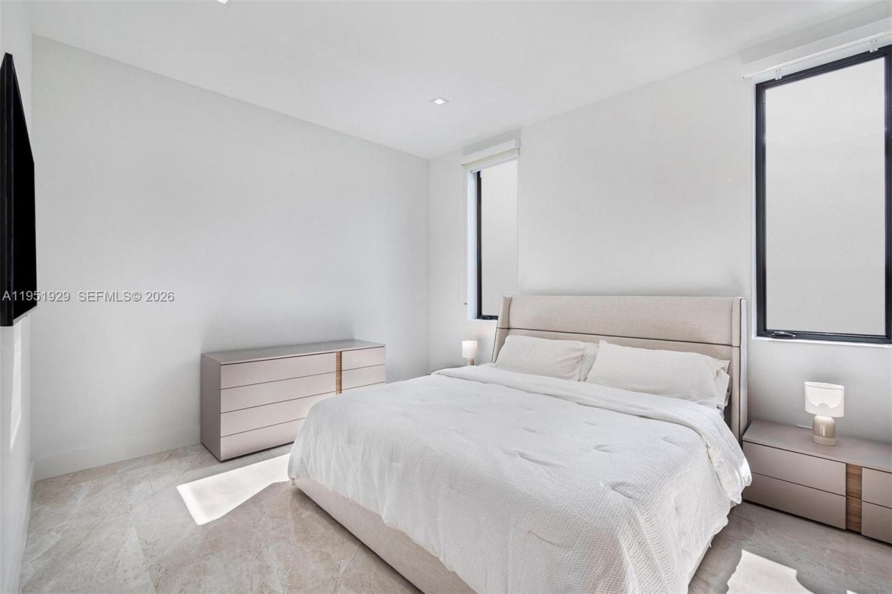 340 SW 20th Road, Miami, FL 33129 Photo