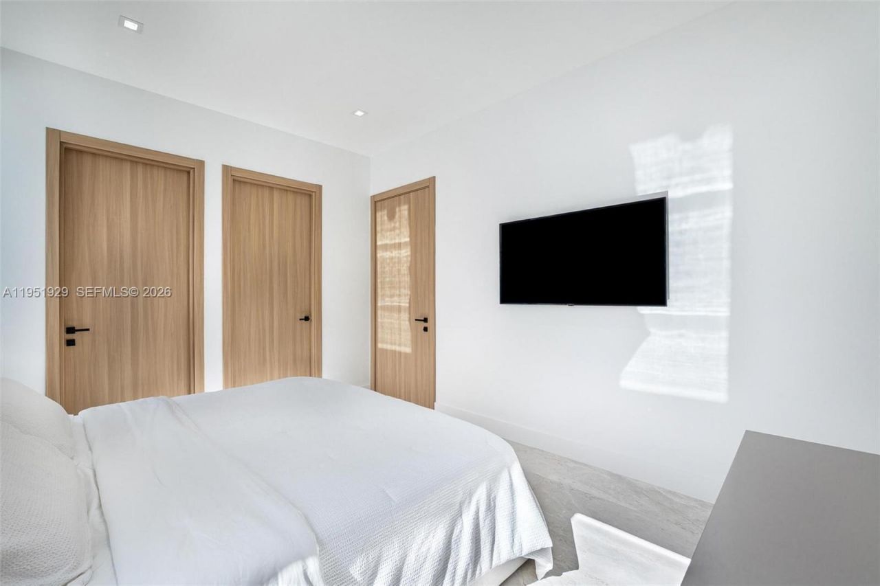 340 SW 20th Road, Miami, FL 33129 Photo