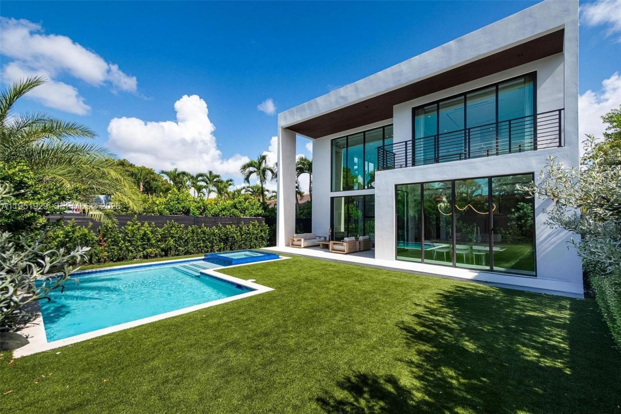 340 SW 20th Road, Miami, FL 33129 Photo
