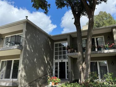 1111 Old Woodward Avenue, Birmingham, MI 48009