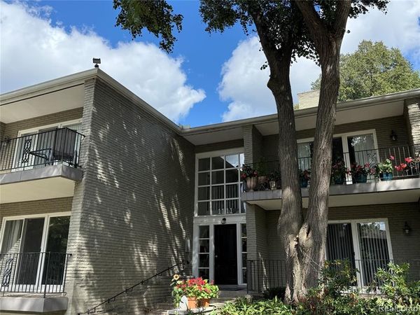 1111 Old Woodward Avenue, Birmingham, MI 48009