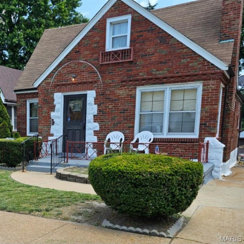 5714 Park Lane, Saint Louis, MO 63147 Main Photo