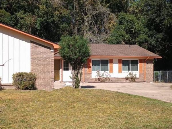 1109 Le Badine Court, Ocean Springs, MS 39564