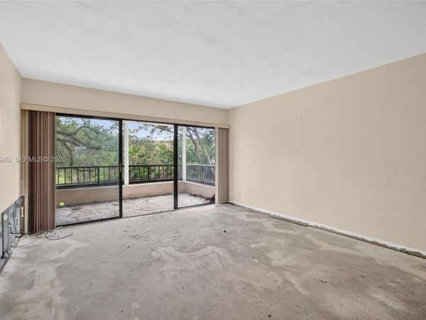 6060 S Falls Cir Dr, Unit 306, Lauderhill, FL 33319