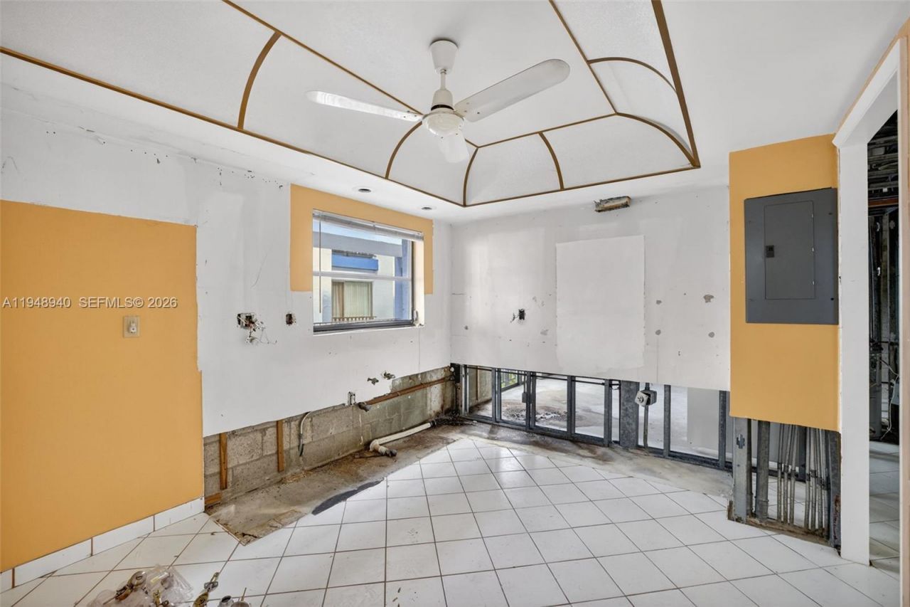 6060 S Falls Cir Dr, Unit 306, Lauderhill, FL 33319 Photo