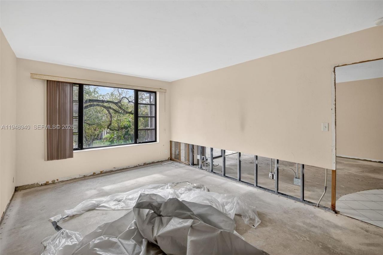 6060 S Falls Cir Dr, Unit 306, Lauderhill, FL 33319 Photo