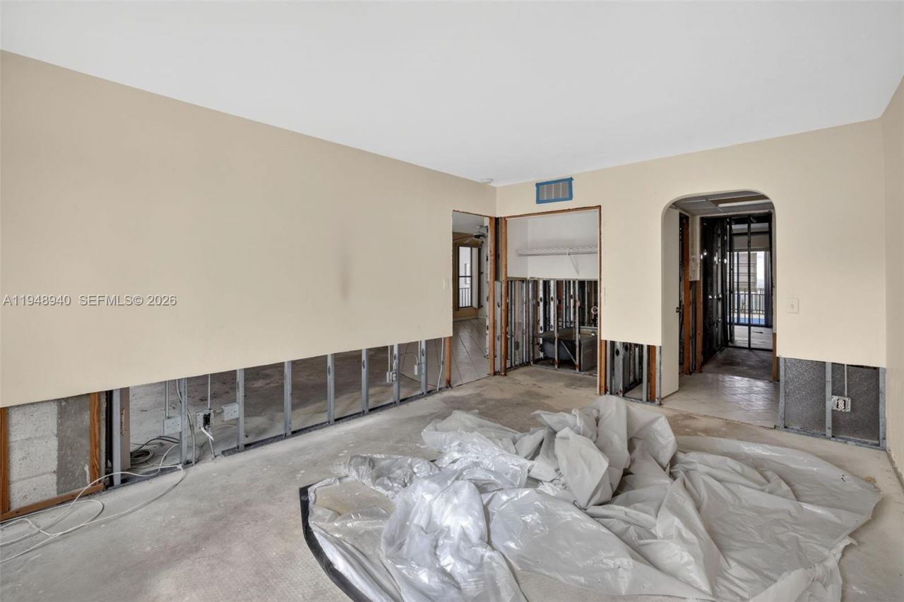 6060 S Falls Cir Dr, Unit 306, Lauderhill, FL 33319 Photo