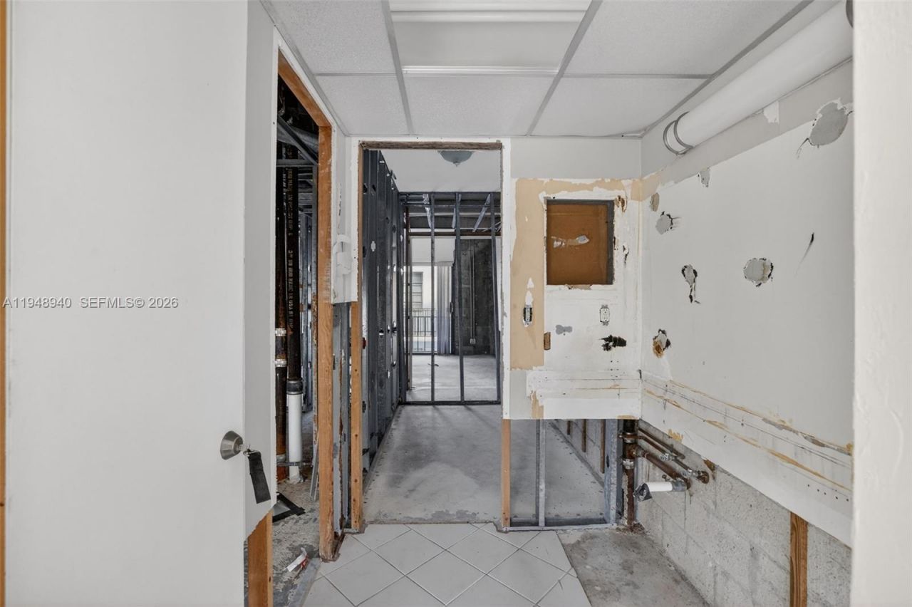 6060 S Falls Cir Dr, Unit 306, Lauderhill, FL 33319 Photo