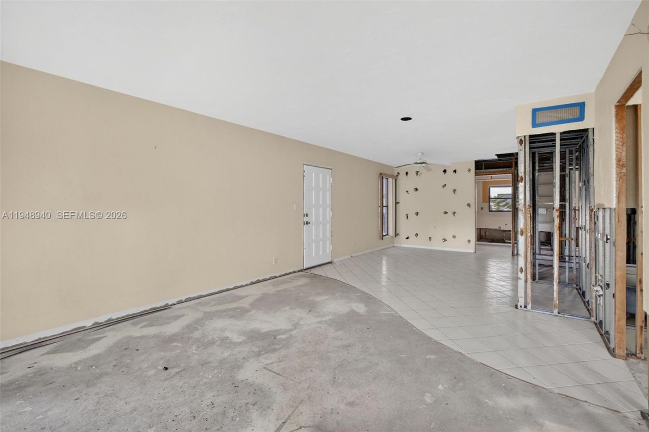 6060 S Falls Cir Dr, Unit 306, Lauderhill, FL 33319 Photo