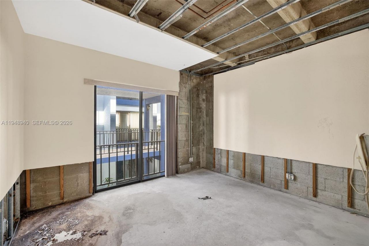 6060 S Falls Cir Dr, Unit 306, Lauderhill, FL 33319 Photo