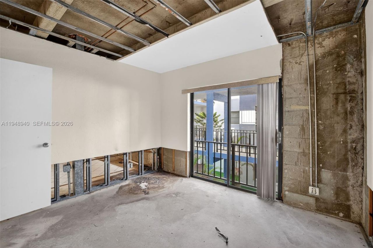 6060 S Falls Cir Dr, Unit 306, Lauderhill, FL 33319 Photo