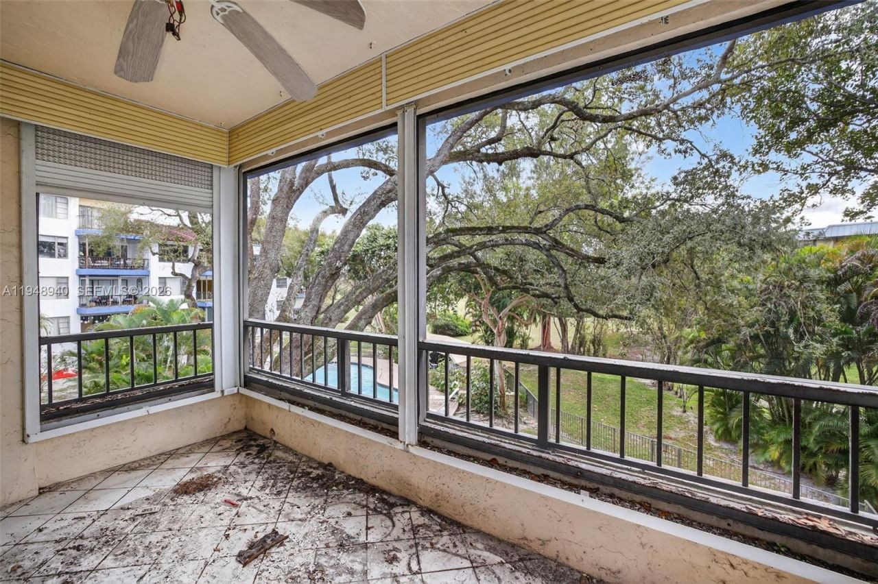 6060 S Falls Cir Dr, Unit 306, Lauderhill, FL 33319 Photo