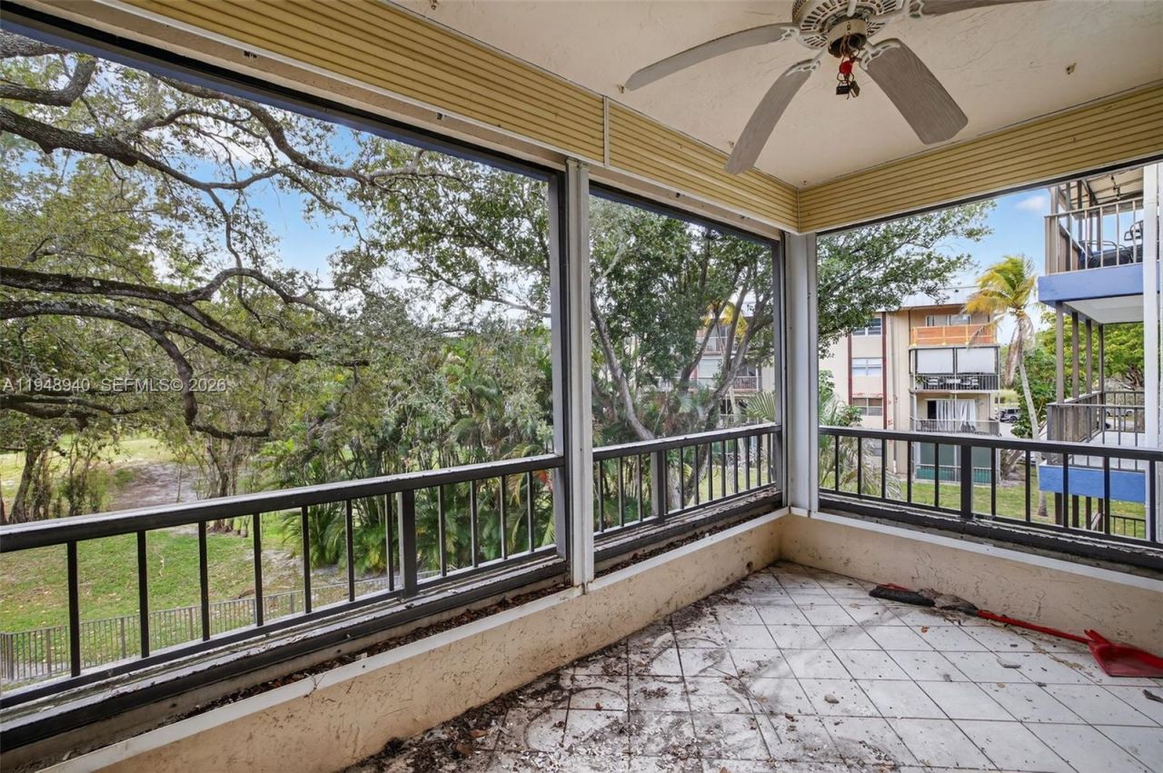 6060 S Falls Cir Dr, Unit 306, Lauderhill, FL 33319 Photo