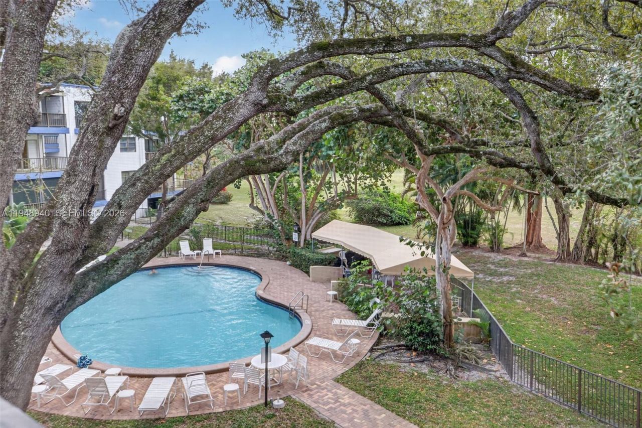 6060 S Falls Cir Dr, Unit 306, Lauderhill, FL 33319 Photo