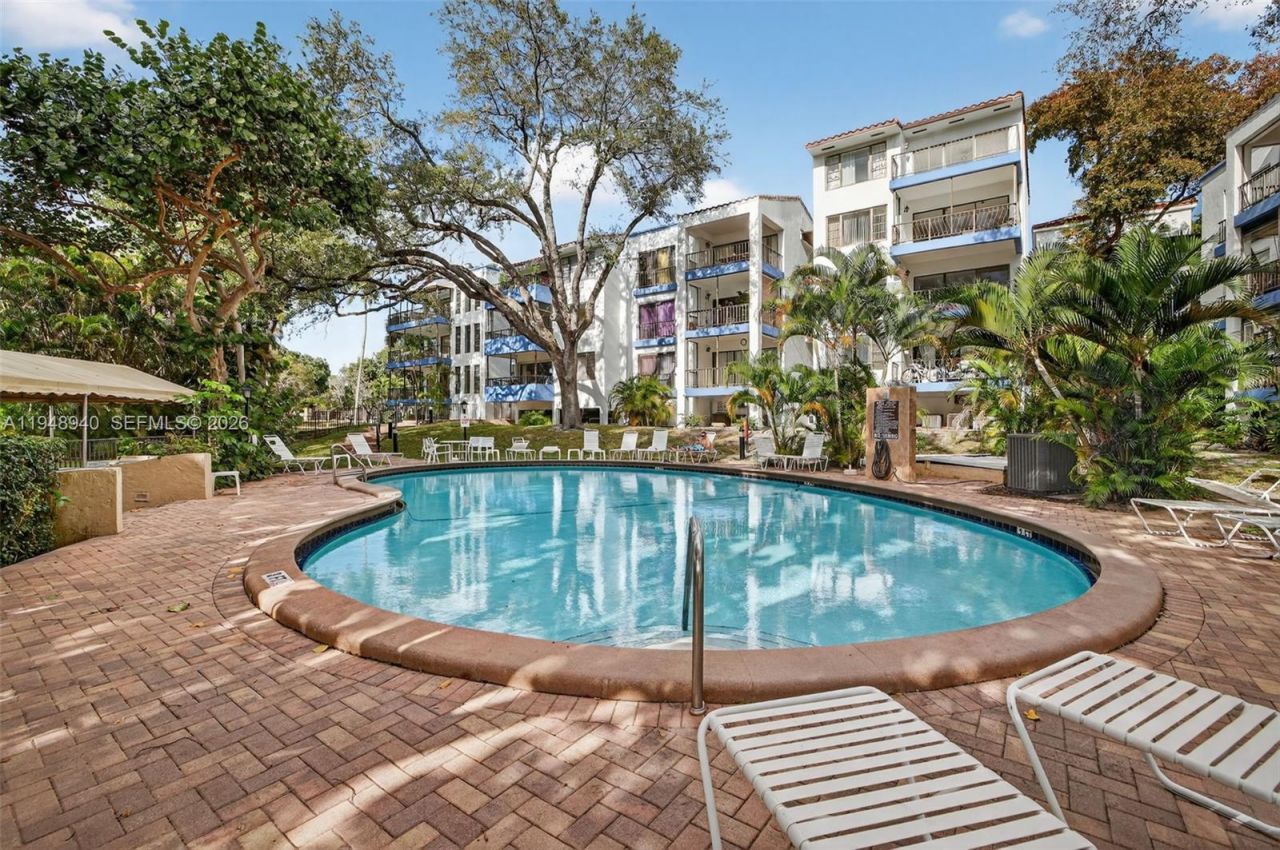 6060 S Falls Cir Dr, Unit 306, Lauderhill, FL 33319 Photo