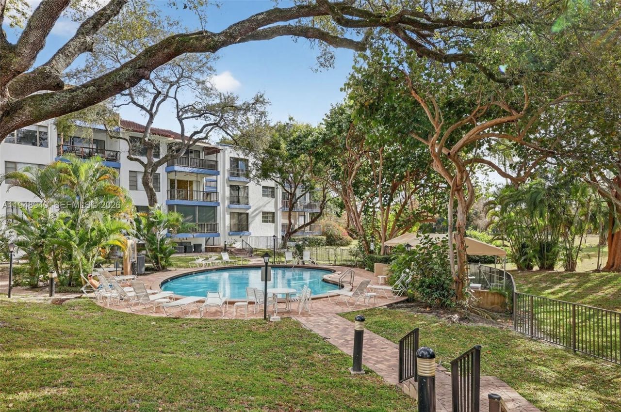 6060 S Falls Cir Dr, Unit 306, Lauderhill, FL 33319 Photo