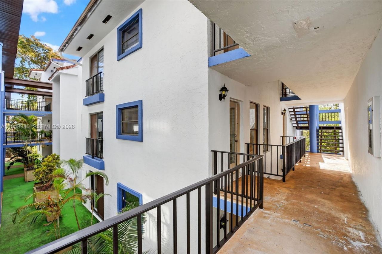 6060 S Falls Cir Dr, Unit 306, Lauderhill, FL 33319 Photo