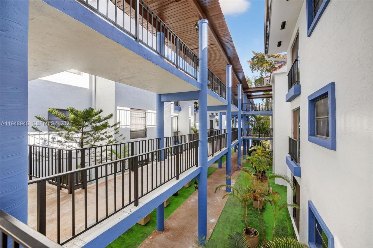 6060 S Falls Cir Dr, Unit 306, Lauderhill, FL 33319 Photo