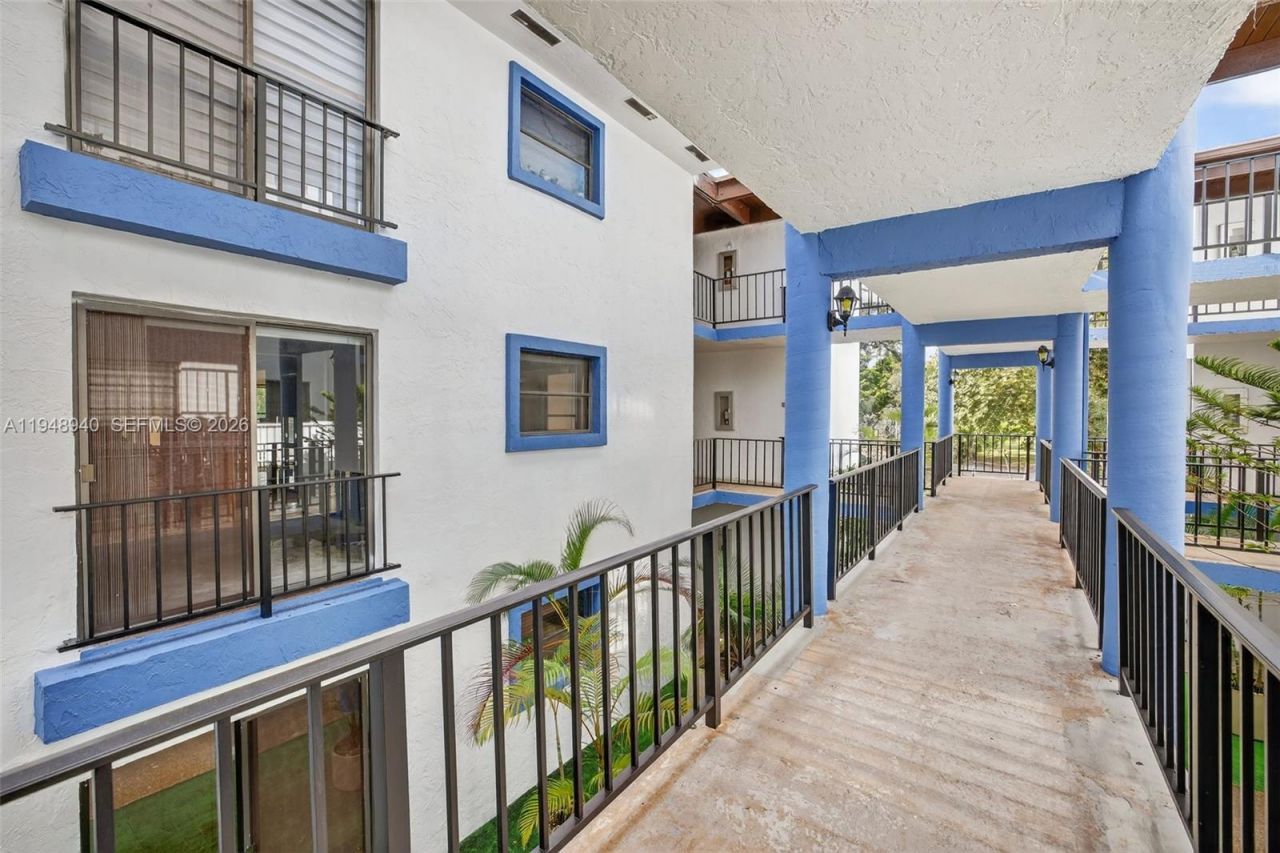 6060 S Falls Cir Dr, Unit 306, Lauderhill, FL 33319 Photo