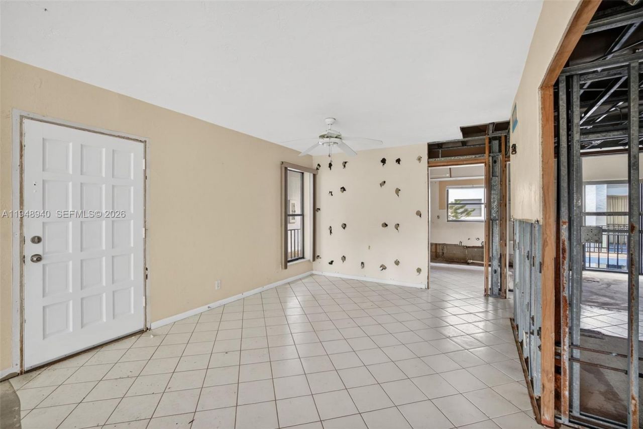 6060 S Falls Cir Dr, Unit 306, Lauderhill, FL 33319 Photo