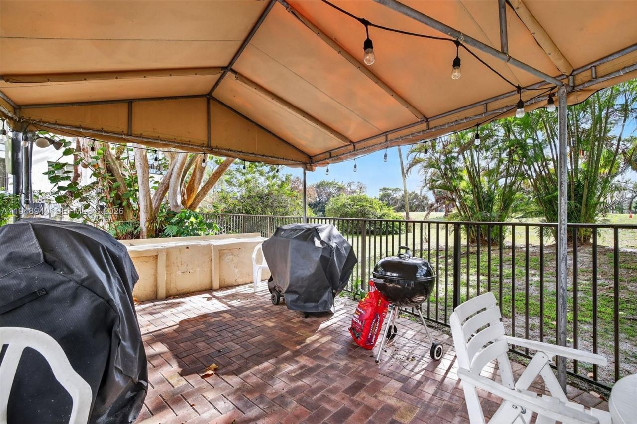 6060 S Falls Cir Dr, Unit 306, Lauderhill, FL 33319 Photo