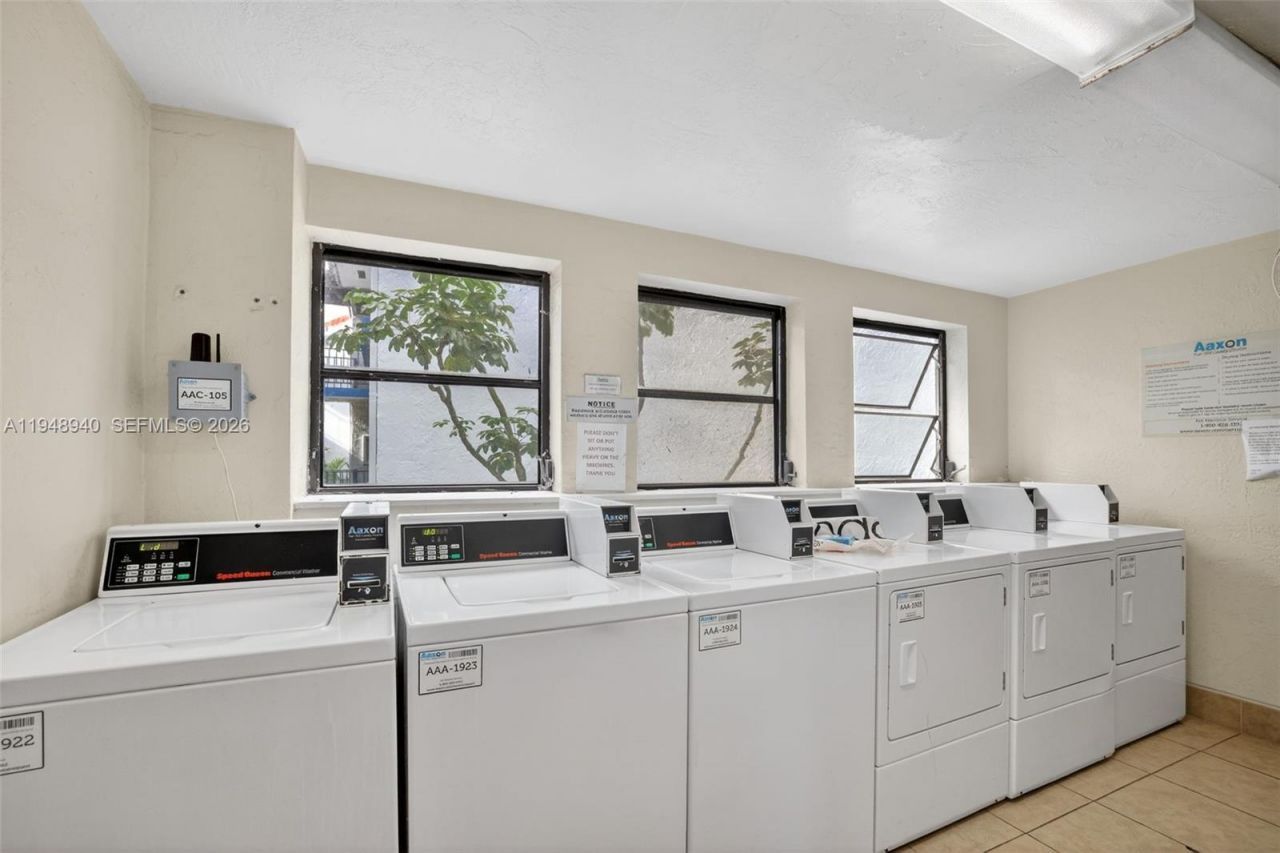 6060 S Falls Cir Dr, Unit 306, Lauderhill, FL 33319 Photo