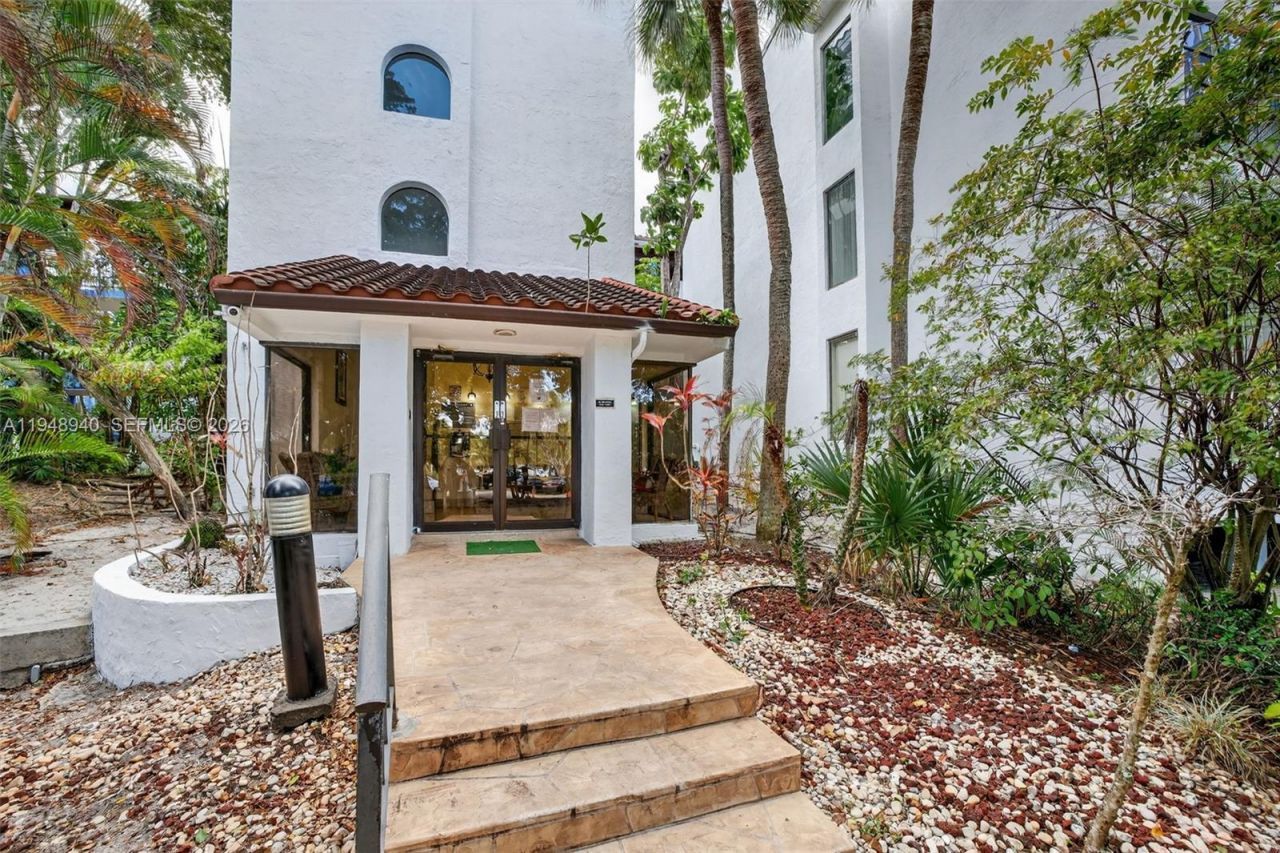 6060 S Falls Cir Dr, Unit 306, Lauderhill, FL 33319 Photo