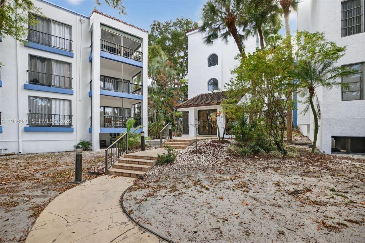 6060 S Falls Cir Dr, Unit 306, Lauderhill, FL 33319 Photo