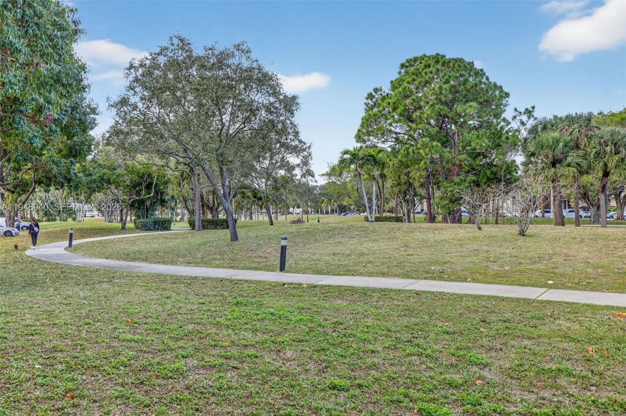 6060 S Falls Cir Dr, Unit 306, Lauderhill, FL 33319 Photo