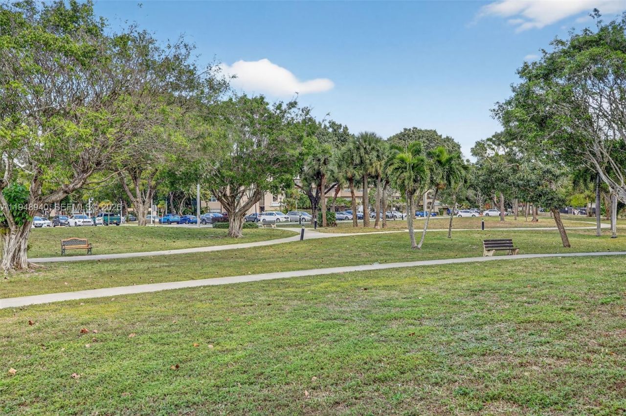 6060 S Falls Cir Dr, Unit 306, Lauderhill, FL 33319 Photo