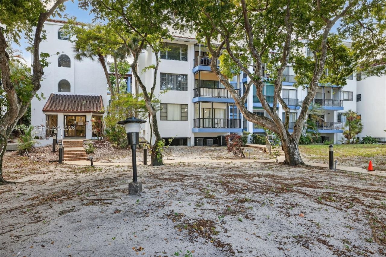 6060 S Falls Cir Dr, Unit 306, Lauderhill, FL 33319 Photo