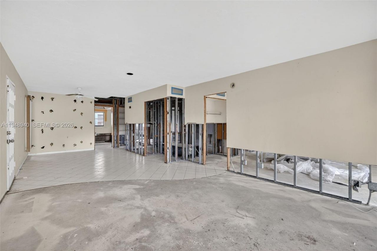 6060 S Falls Cir Dr, Unit 306, Lauderhill, FL 33319 Photo